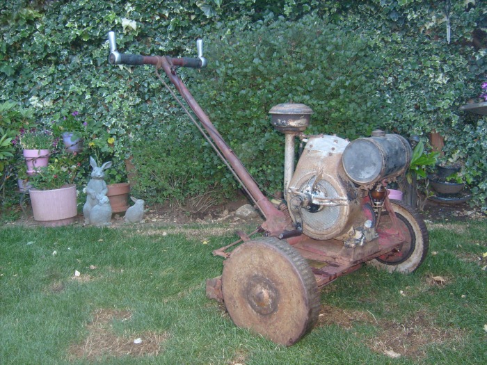 lawnmowers and power equipment - ANTIQUE & VINTAGE BRIGGS & STRATTON  STATIONARY GAS ENGINES